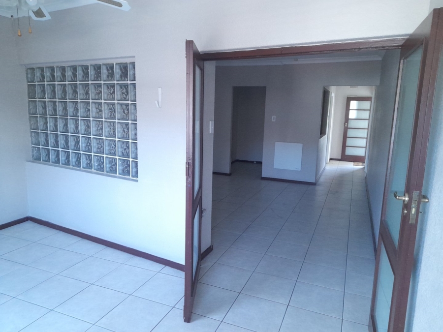 To Let commercial Property for Rent in Kenilworth Western Cape